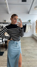 Load image into Gallery viewer, Stripe Sweater
